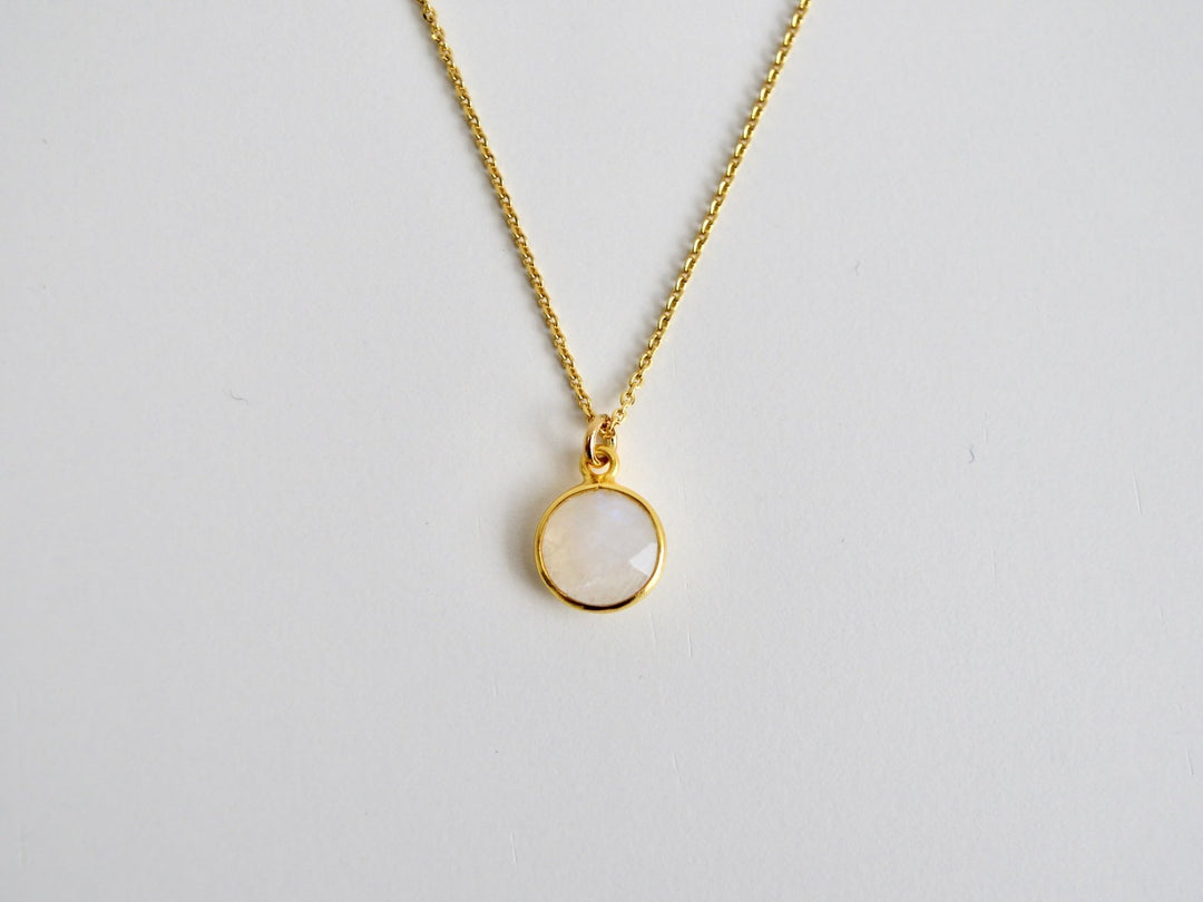 Delicate Dots: Mondstein Kette Anhänger 8 oder 10mm | vergoldet, rosévergoldet, silber