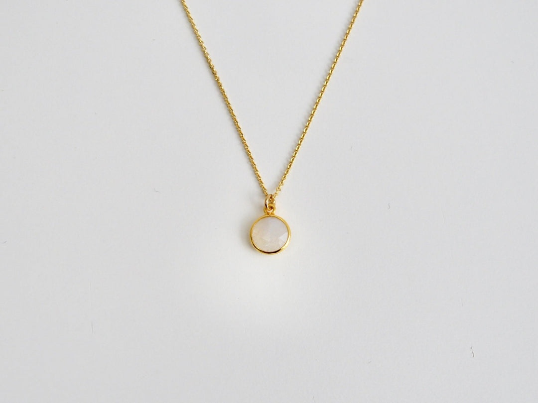 Delicate Dots: Mondstein Kette Anhänger 8 oder 10mm | vergoldet, rosévergoldet, silber