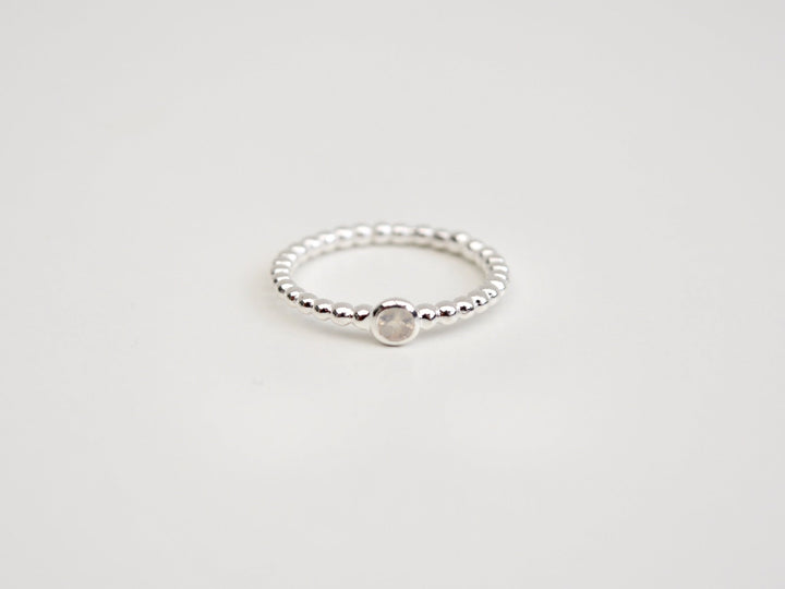 Dotted Collection: Zarter Mondstein Ring | vergoldet, rosévergoldet, silber
