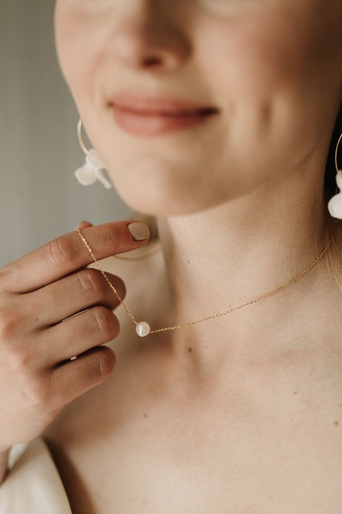 Floating Pearls: Moderne Perlenkette | vergoldet