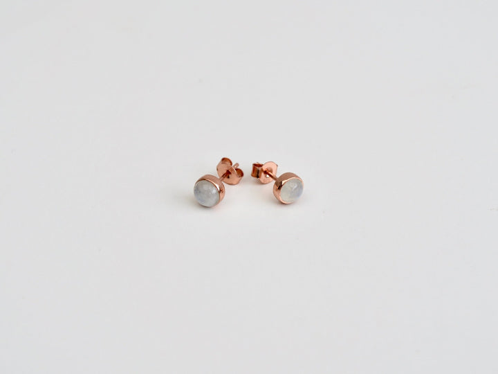 Gem Dots: Mondstein Ohrstecker | vergoldet, rosévergoldet, silber