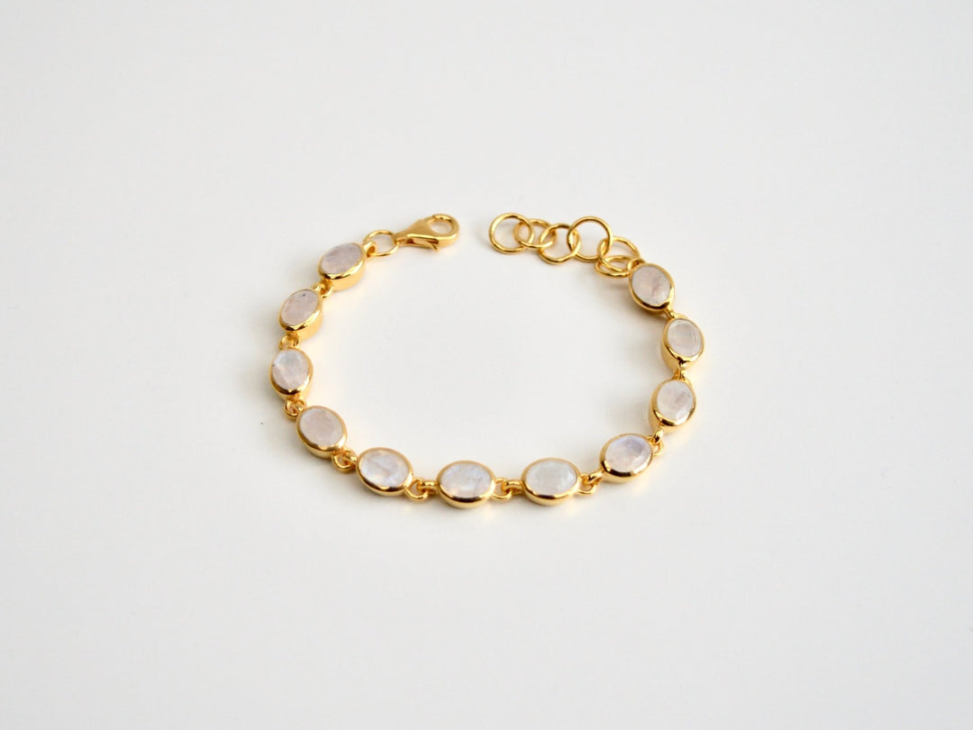 Oval Gems: Statement Armband Mondstein facettiert | vergoldet