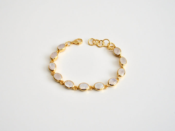 Oval Gems: Statement Armband Mondstein facettiert | vergoldet