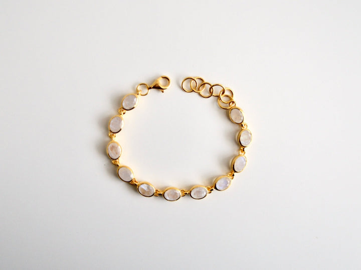 Oval Gems: Statement Armband Mondstein facettiert | vergoldet