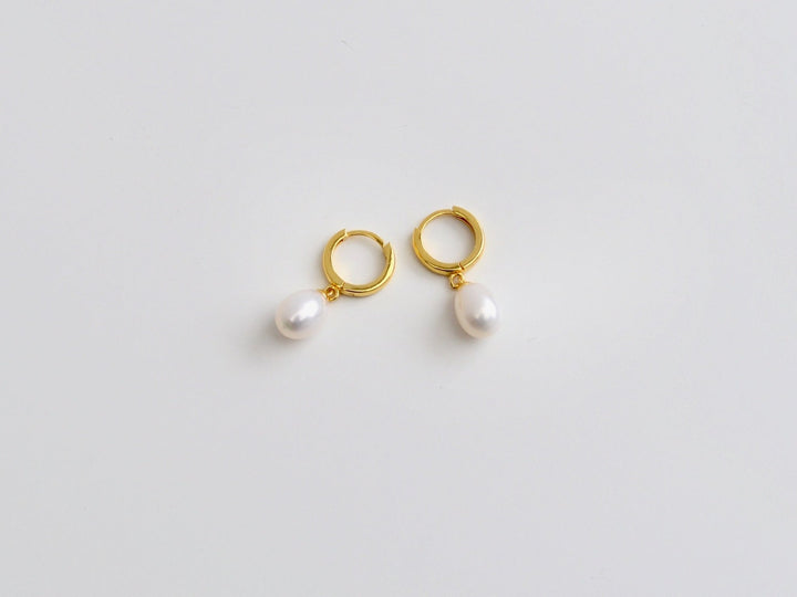 Pearls: Hoops mit ovalen AAA Süßwasserperlen | vergoldet, silber