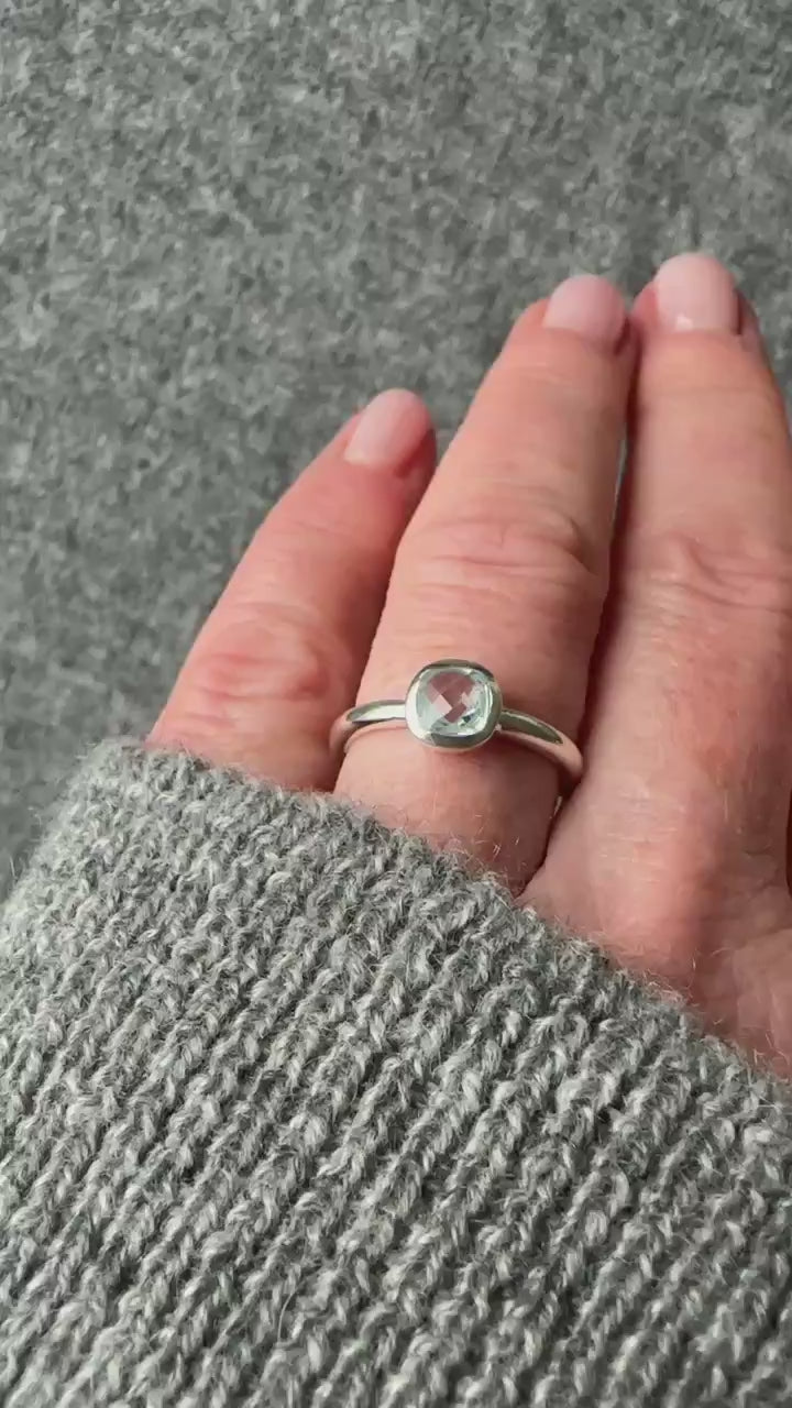 Square Dots: Blauer Topas Ring silber| Gr. 54, 58