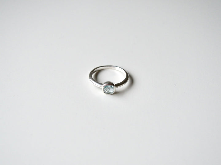 Square Dots: Blauer Topas Ring silber| Gr. 54, 58