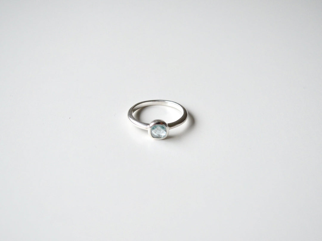Square Dots: Blauer Topas Ring silber| Gr. 54, 58