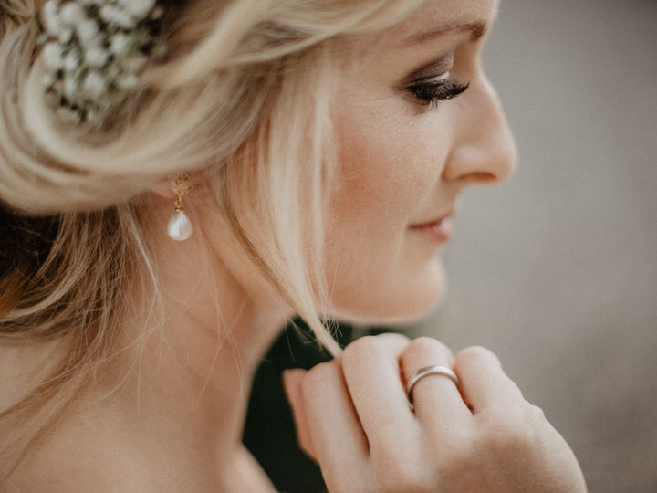 Bridal Jewelry: Perlen Ohrstecker Flora vergoldet - Mia&Martha by Katja Schmalen