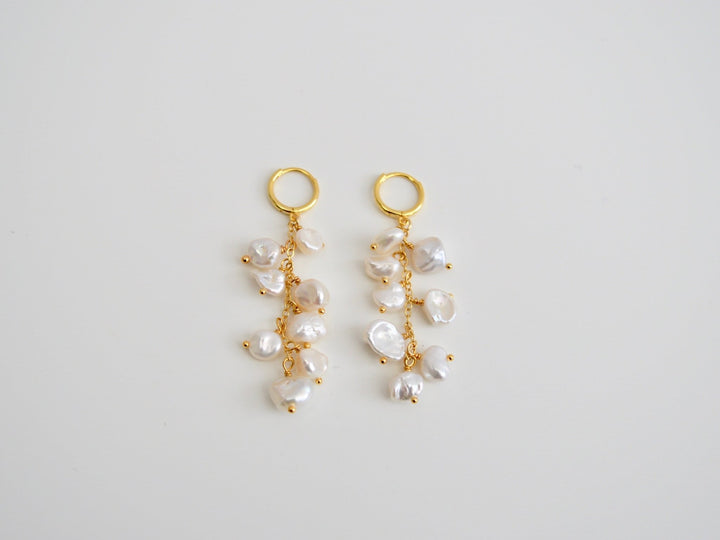 Dangling Pearls: Mini Creolen mit echten Barockperlen | vergoldet
