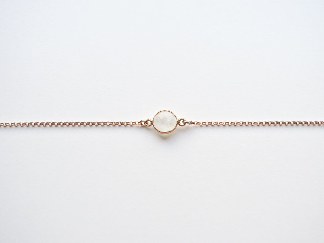 Delicate Dot: Mondstein Armband rosévergoldet | Zwei Größen - Mia&Martha by Katja Schmalen