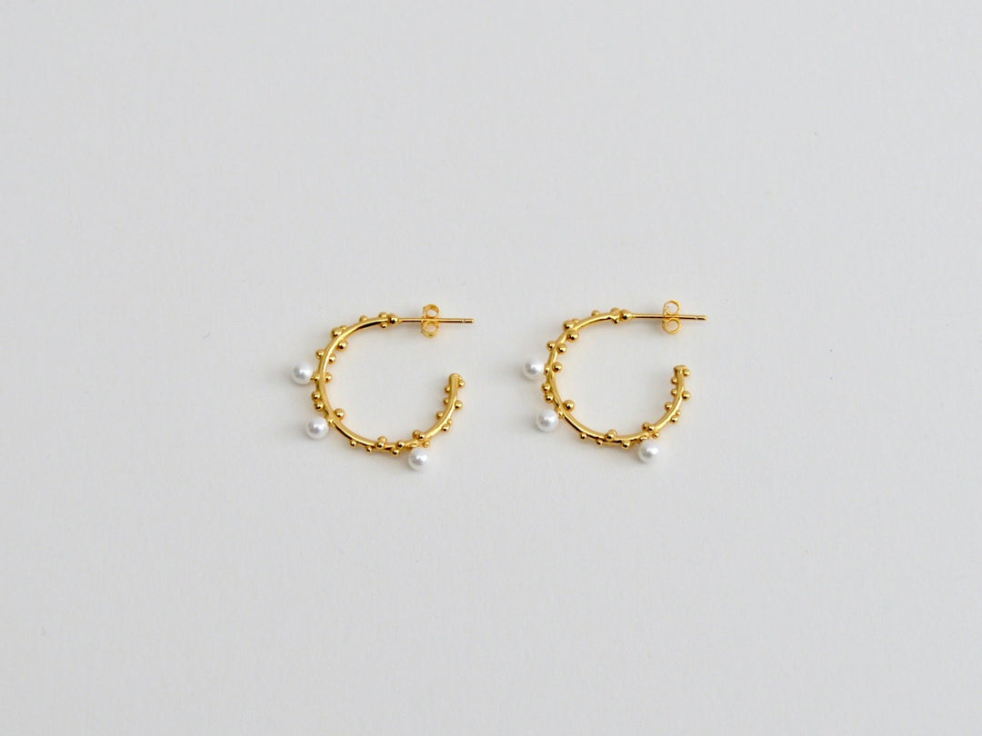 FEYNGOLD: Dotted Pearl Studs | vergoldet