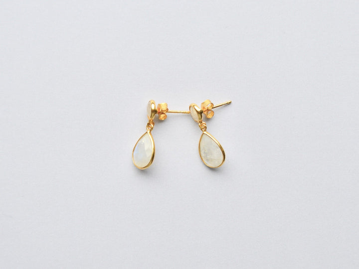 Gem Collection: Mondstein Ohrstecker Facette vergoldet - Mia&Martha by Katja Schmalen