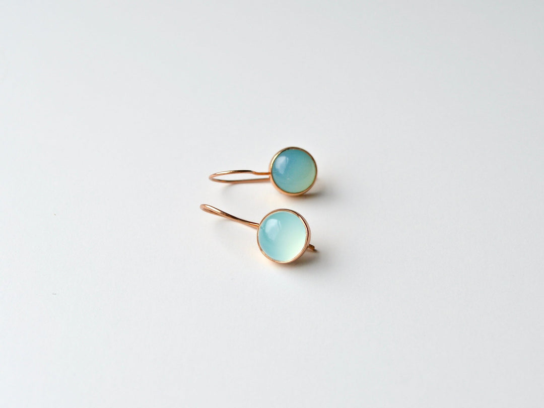 Gem Dots: Aqua Chalcedon Ohrringe | vergoldet, rosévergoldet, silber