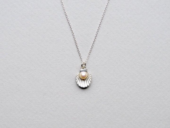 Oysters & Pearls: Muschelkette mit Perlen | vergoldet, silber - Mia&Martha by Katja Schmalen