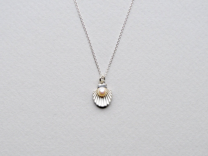 Oysters & Pearls: Muschelkette mit Perlen | vergoldet, silber - Mia&Martha by Katja Schmalen