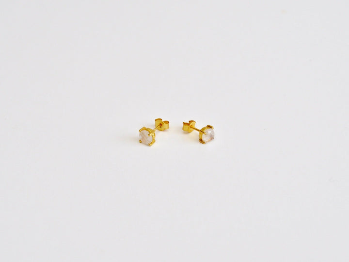 Round Gems: Mondstein Ohrstecker Prong | vergoldet, rosévergoldet, silber