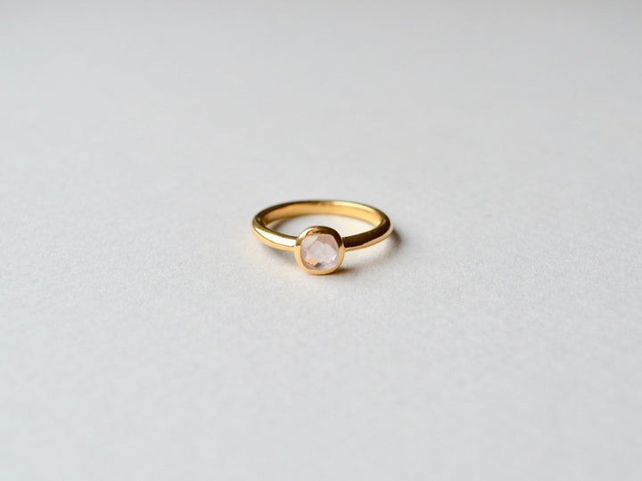 Square Dot: Facettierter Rosenquarz Ring vergoldet - Mia&Martha by Katja Schmalen