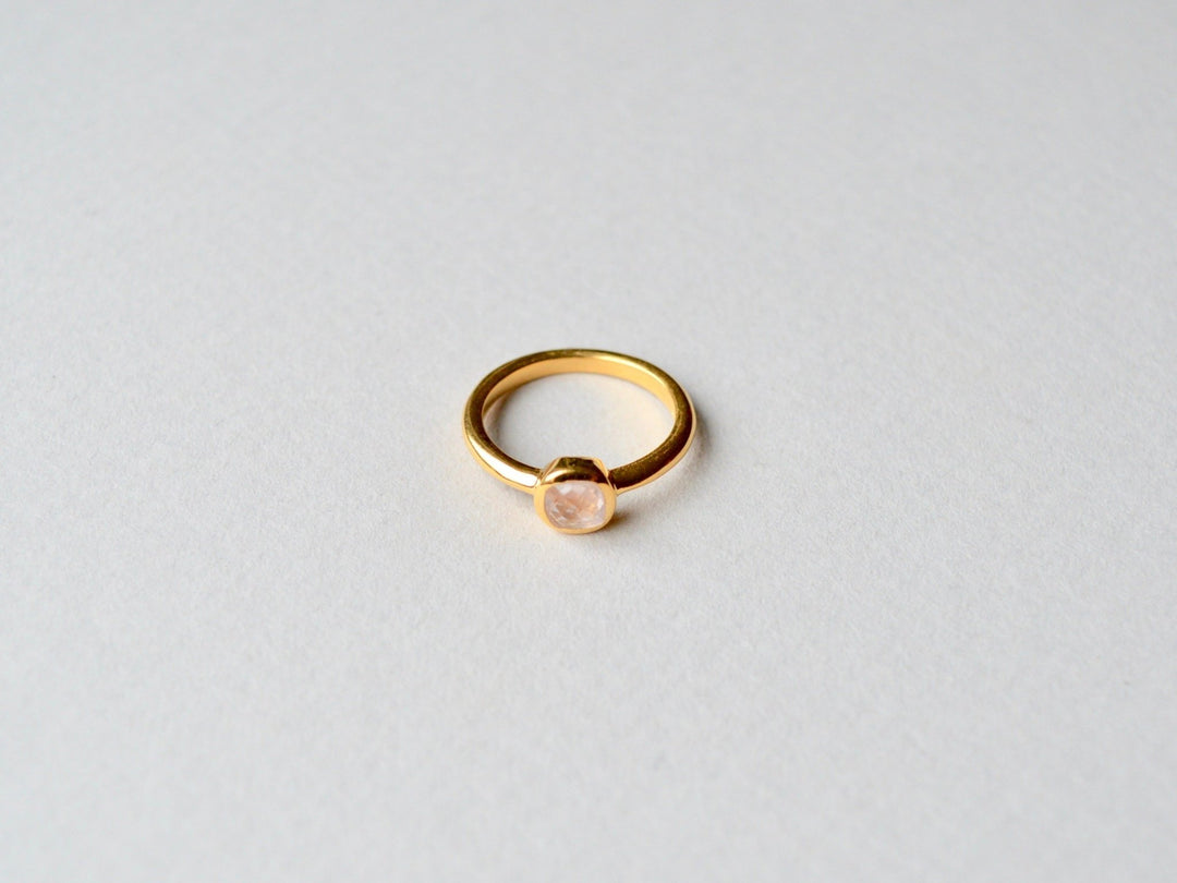 Square Dot: Facettierter Rosenquarz Ring vergoldet - Mia&Martha by Katja Schmalen