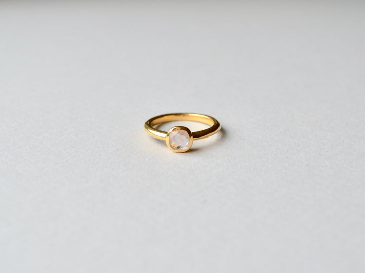Square Dot: Facettierter Rosenquarz Ring vergoldet - Mia&Martha by Katja Schmalen