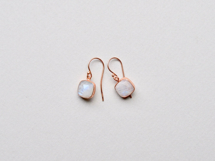 Square Dots: Mondstein Ohrhänger | vergoldet, rosévergoldet, silber - Mia&Martha by Katja Schmalen