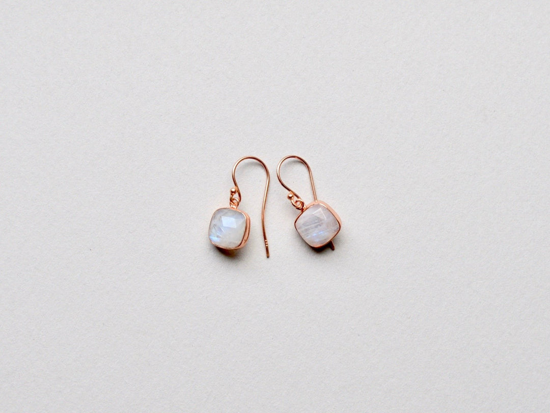 Square Dots: Mondstein Ohrhänger | vergoldet, rosévergoldet, silber - Mia&Martha by Katja Schmalen
