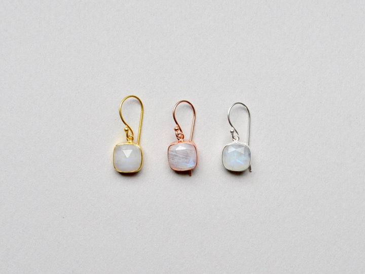 Square Dots: Mondstein Ohrhänger | vergoldet, rosévergoldet, silber - Mia&Martha by Katja Schmalen