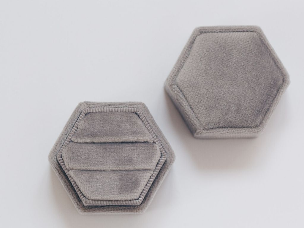 Velvet Love: Ringbox Cashmere Grey aus Samt - Mia&Martha by Katja Schmalen