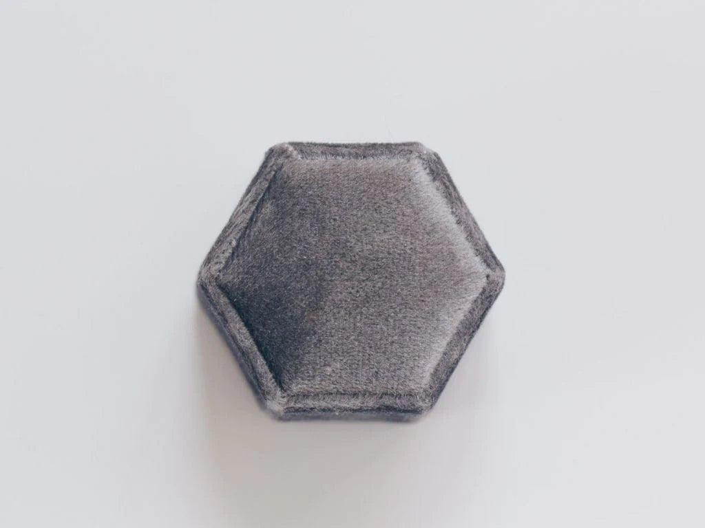 Velvet Love: Ringbox Hexagon aus Samt - verschiedene Farben