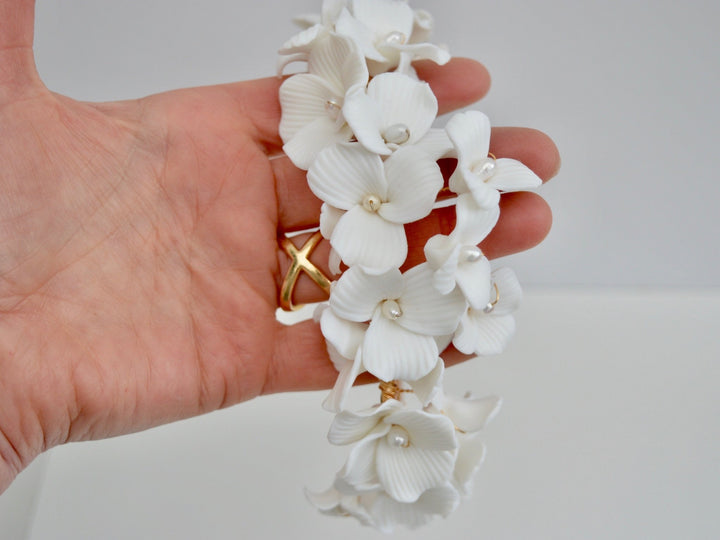 Violette: Opulente Crown mit Blüten und Perlen| Farbe gold oder silber