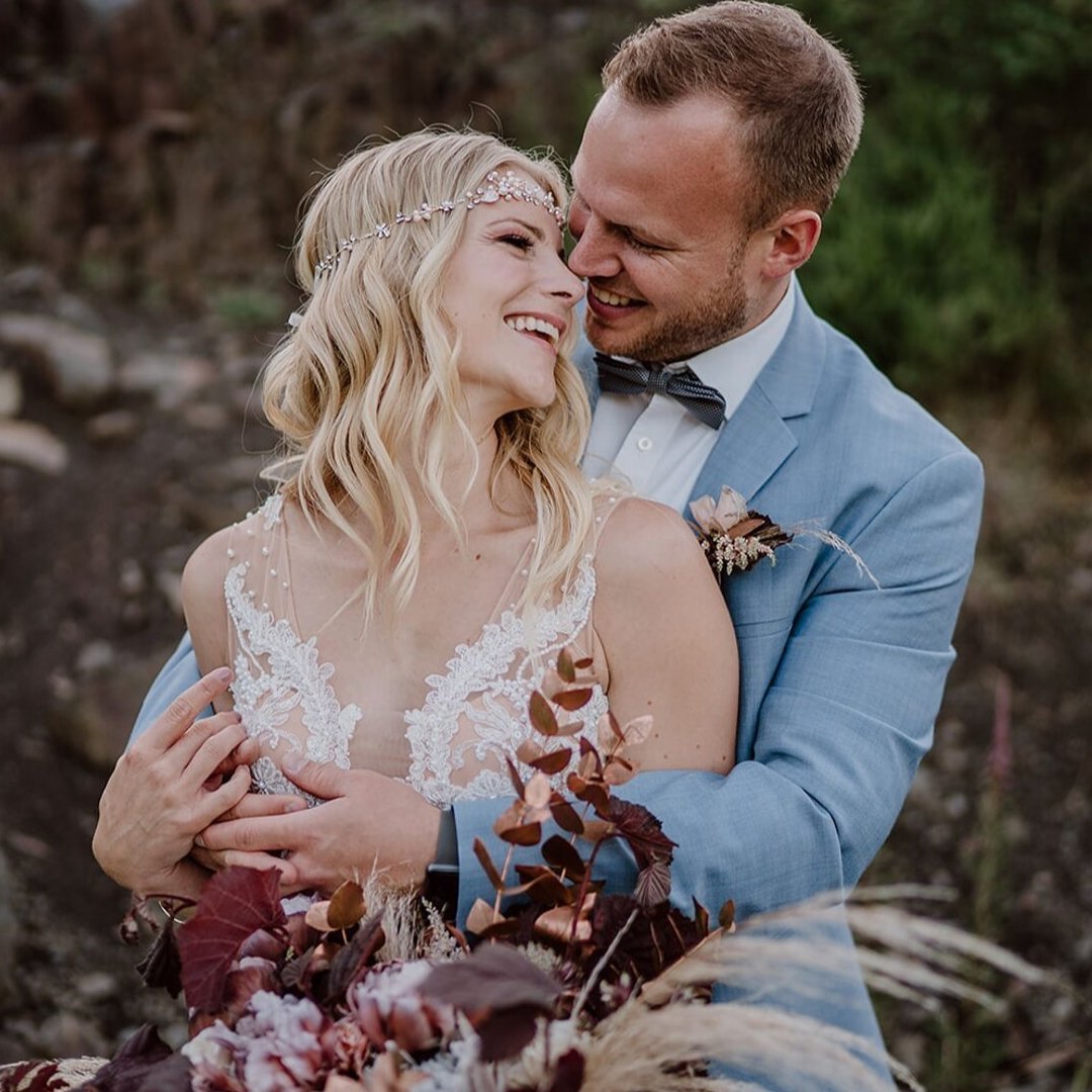 Braut Jenny heiratet mit Rosenquarz-Schmuck von Mia&Martha