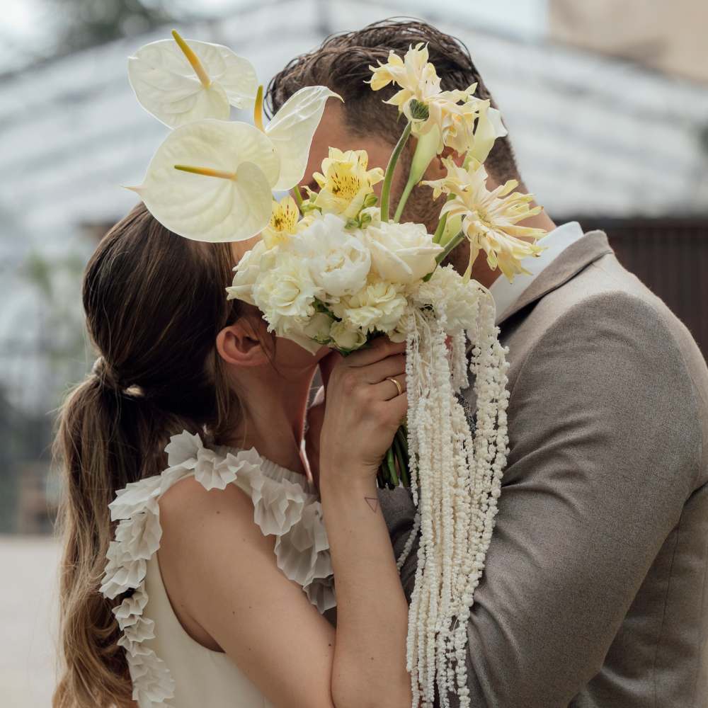 Butter Yellow Wedding: Hochzeitstrends für Braut und Bräutigam in der Farbe Gelb