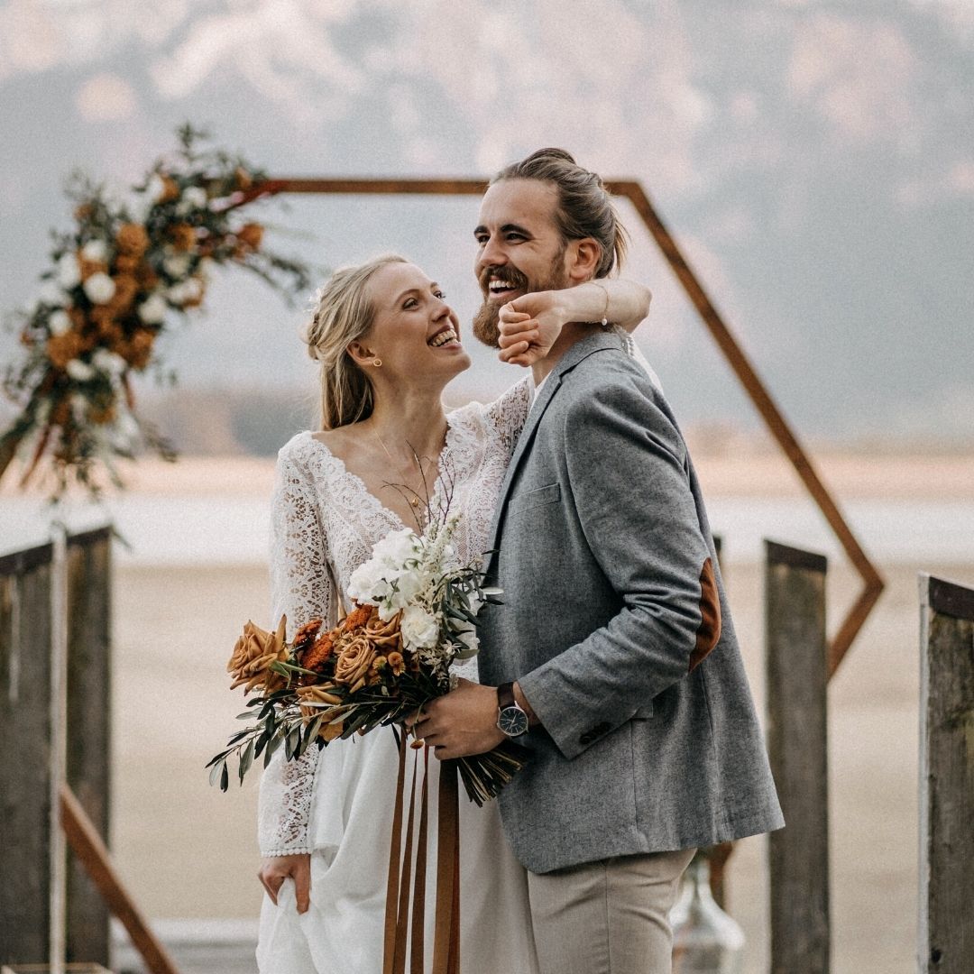 Boho Hochzeit an einem See mit Mia&Martha Schmuck