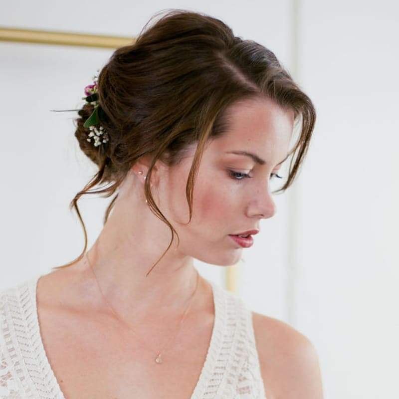 Rosenquarzschmuck bei Shooting als Hochzeitsschmuck