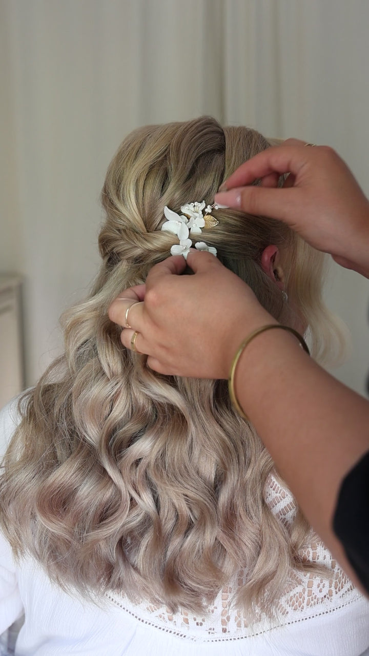 Tragevideo Styling an Braut mit Haarschmuck von Mia&Martha