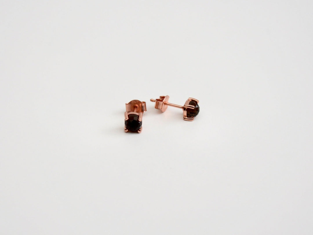 Round Gems: Rauchquarz Ohrstecker Prong | vergoldet, rosévergoldet, silber