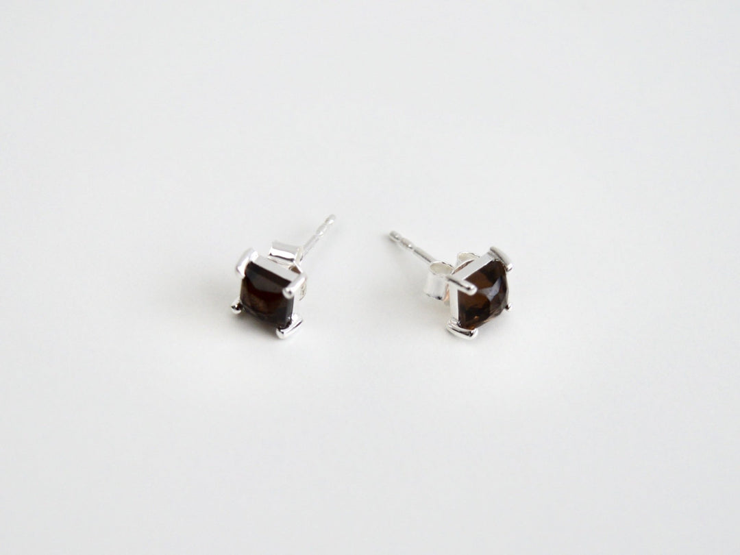 Square Gems: Rauchquarz Ohrstecker Prong | vergoldet, rosévergoldet, silber