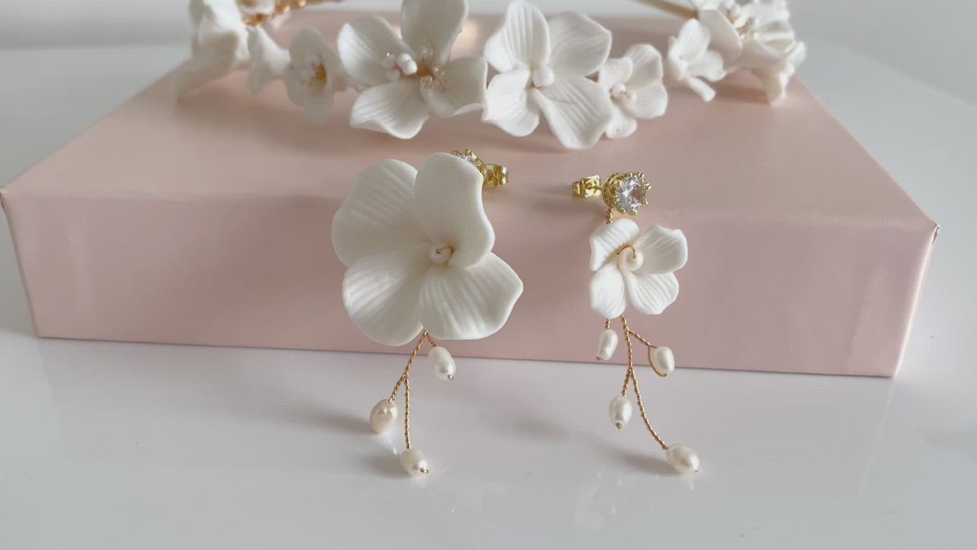 Mia&Martha Braut Ohrringe weiße Blüten und Perlen