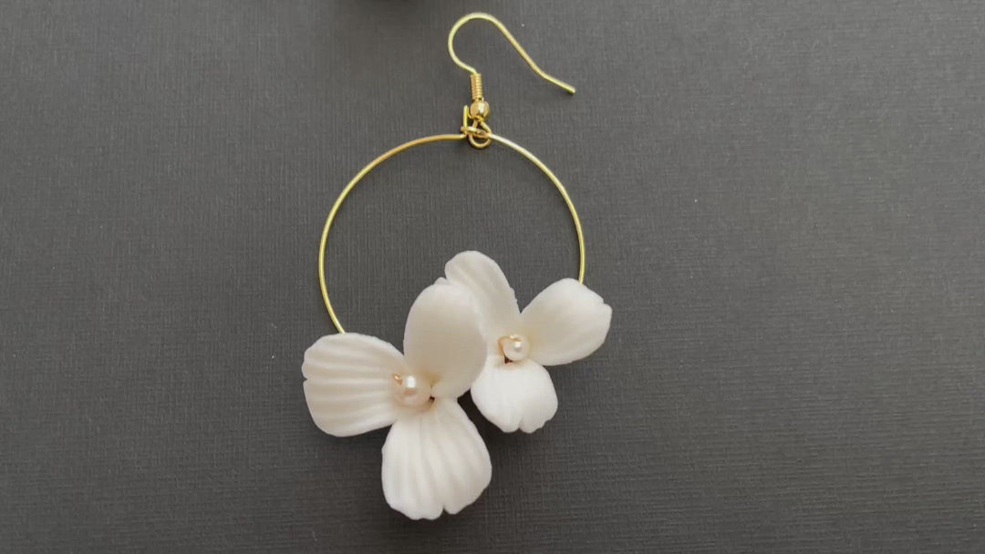 White Flowers: Ohrringe Djani  | Farbe gold oder silber