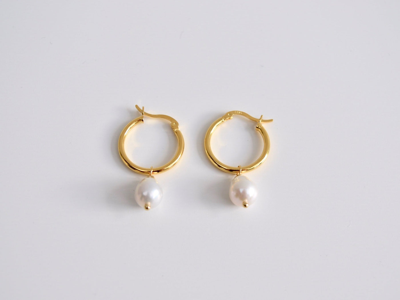 Baroque Pearls: Creolen mit echten Zuchtperlen | vergoldet, silber
