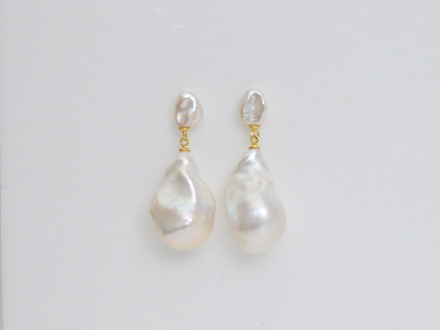 Baroque Pearls: Deluxe Ohrstecker mit 3D AAA Süßwasserperlen | vergoldet