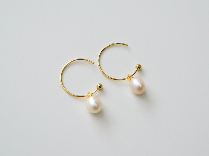 Baroque Pearls: Halb - Creolen mit echten Perlen | vergoldet