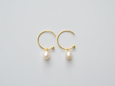 Baroque Pearls: Halb - Creolen mit echten Perlen | vergoldet