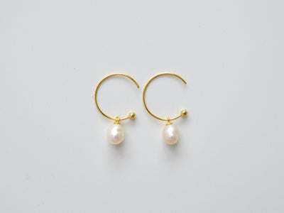 Baroque Pearls: Halb - Creolen mit echten Perlen | vergoldet