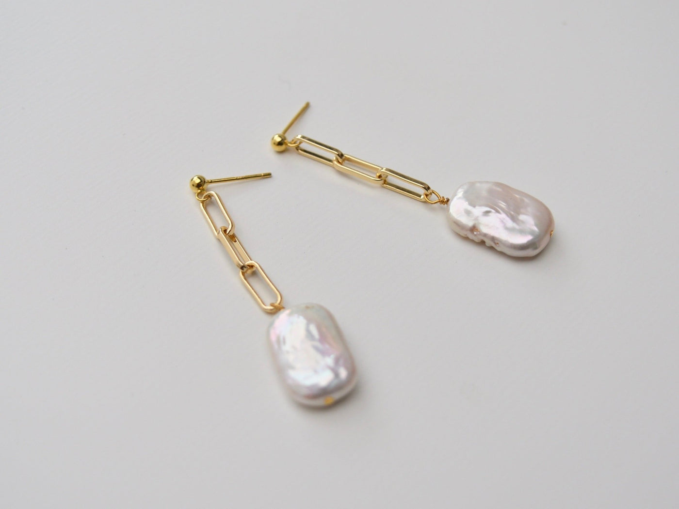 Baroque Pearls: Lange Ohrstecker mit echten Süßwasserperlen | vergoldet