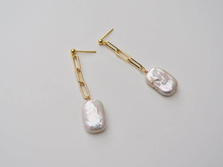 Baroque Pearls: Lange Ohrstecker mit echten Süßwasserperlen | vergoldet
