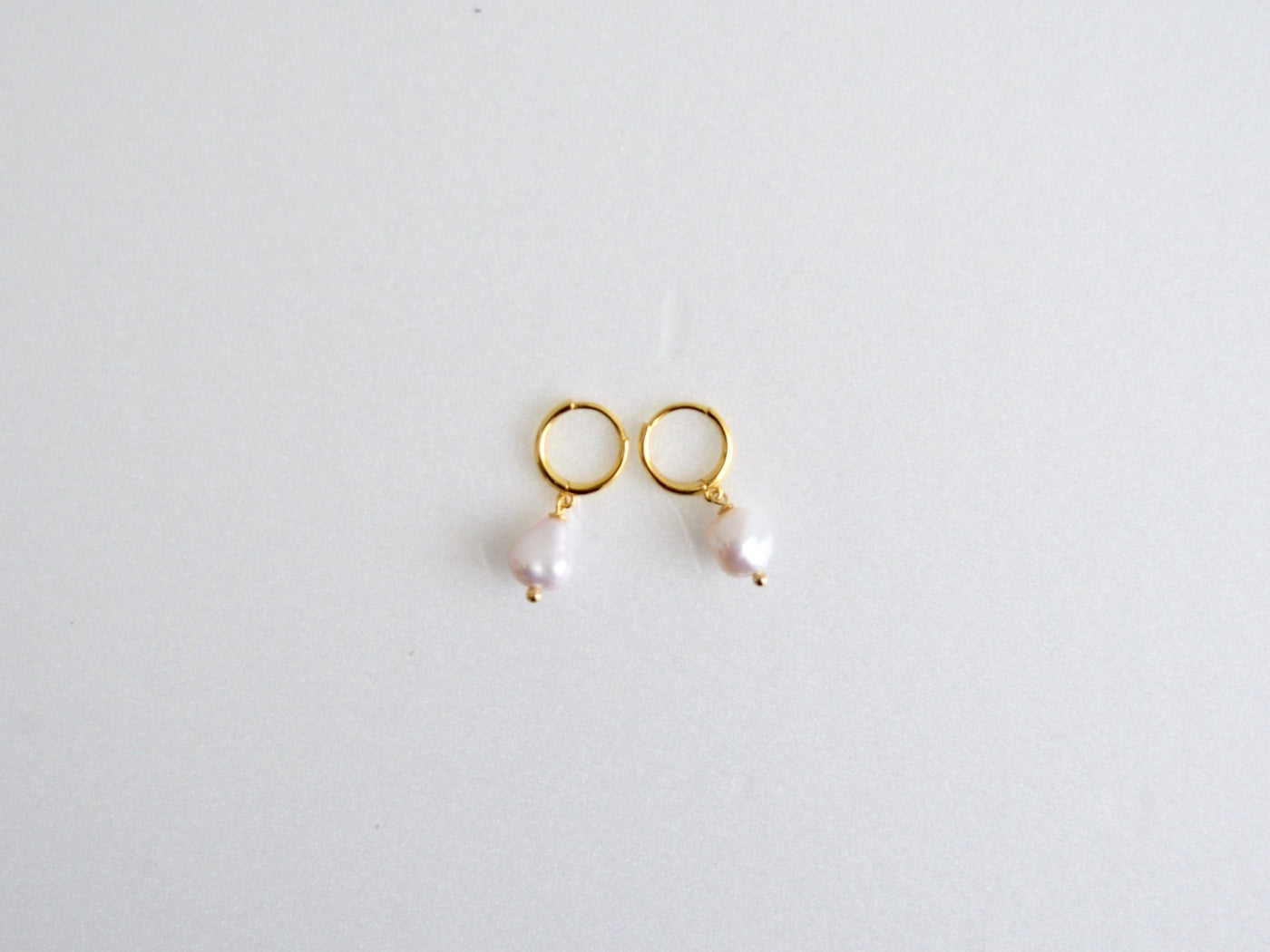 Baroque Pearls: Mini Creolen mit echten Perlen | vergoldet, silber