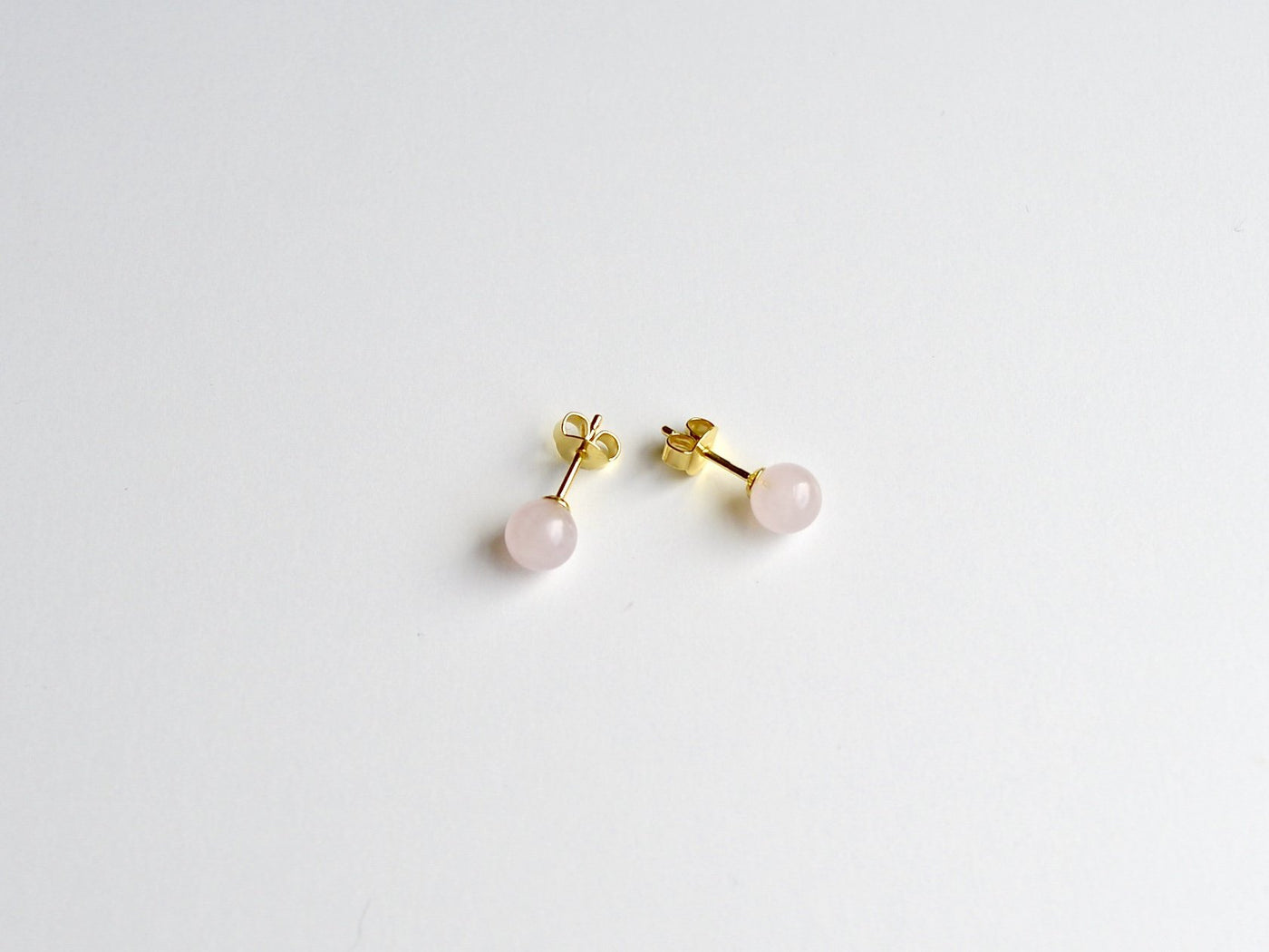 Classics: Zarte Rosenquarz Ohrstecker vergoldet - Mia&Martha by Katja Schmalen