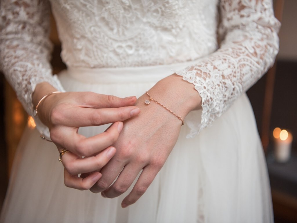 Dangling Delicate Dot: Mondstein Armband rosévergoldet - Mia&Martha by Katja Schmalen