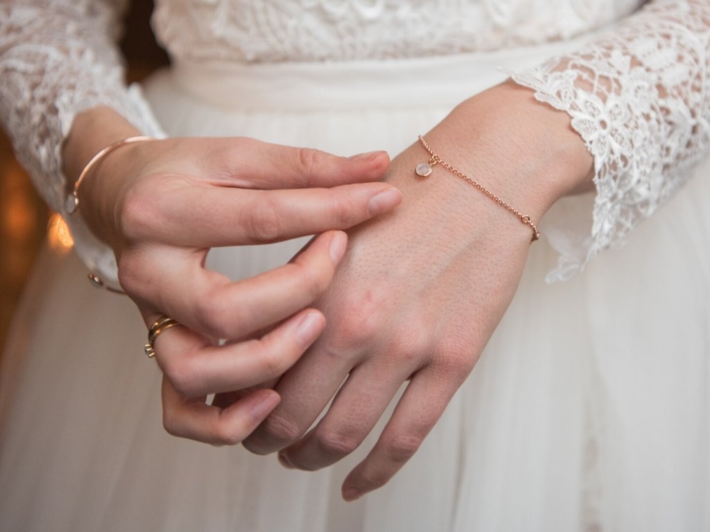 Dangling Delicate Dot: Mondstein Armband rosévergoldet - Mia&Martha by Katja Schmalen